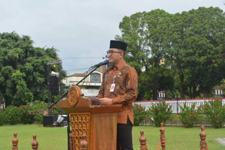 Wakil Bupati Samosir Bersama Presiden Lions Club Medan Seruni District 307 A2 Resmikan Pompa Air Solar Panel