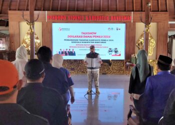 Wakil Bupati Samosir Bersama Presiden Lions Club Medan Seruni District 307 A2 Resmikan Pompa Air Solar Panel