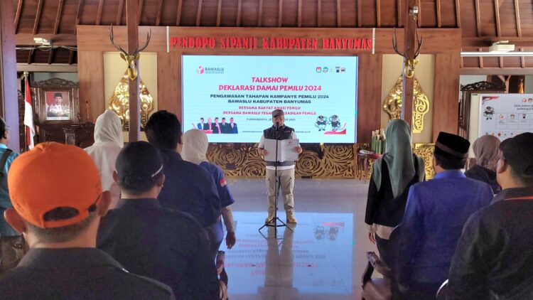 Wakil Bupati Samosir Bersama Presiden Lions Club Medan Seruni District 307 A2 Resmikan Pompa Air Solar Panel