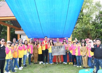 Wakil Bupati Samosir Bersama Presiden Lions Club Medan Seruni District 307 A2 Resmikan Pompa Air Solar Panel