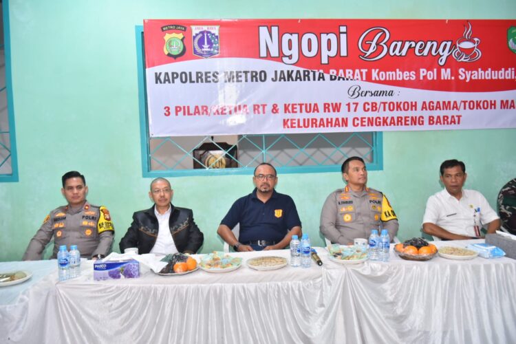 Kapolres Metro Jakbar Gelar Ngopi Bareng: Wadahi Aspirasi Masyarakat di RW 17 Cengkareng Menjelang Pemilu 2024