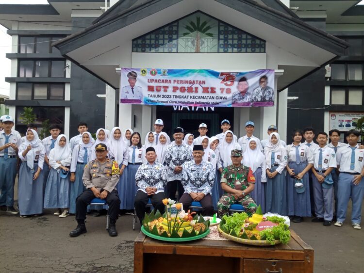 Upacara HUT PGRI Ke 78 Kecamatan Ciawi Berlangsung Sangat Khikmat