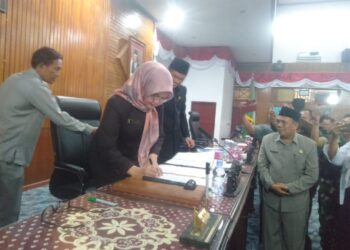 Rapat Paripurna DPRD Kabupaten Kaur Meski Sempat Di Skors Dua Kali, APBD-P Kaur Disahkan