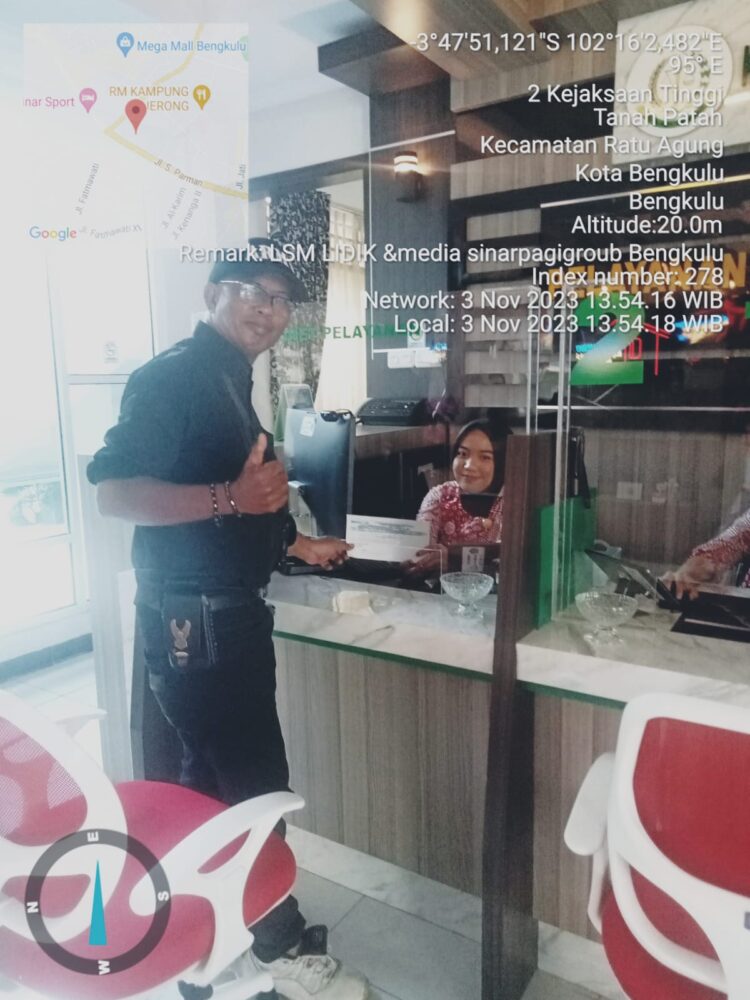 Warga Kelurahan Sidorejo Khususnya RT 13 Bamban, Bergotong Royong Mebersihkan Parit Bamban