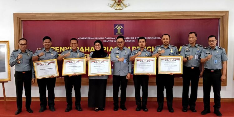 Kantor Imigrasi Tangerang Dua Tahun Berturut-Turut Raih Penghargaan Unit Kerja Pelayanan Publik Berbasis HAM