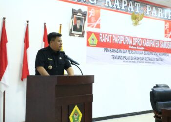 Bupati Samosir dan DPRD Sahkan Ranperda Tentang Pajak dan Retribusi Daerah Menjadi Perda