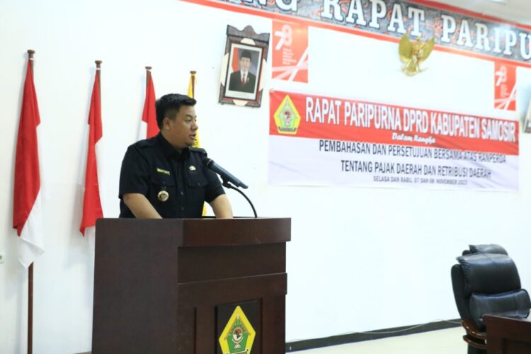 Bupati Samosir dan DPRD Sahkan Ranperda Tentang Pajak dan Retribusi Daerah Menjadi Perda
