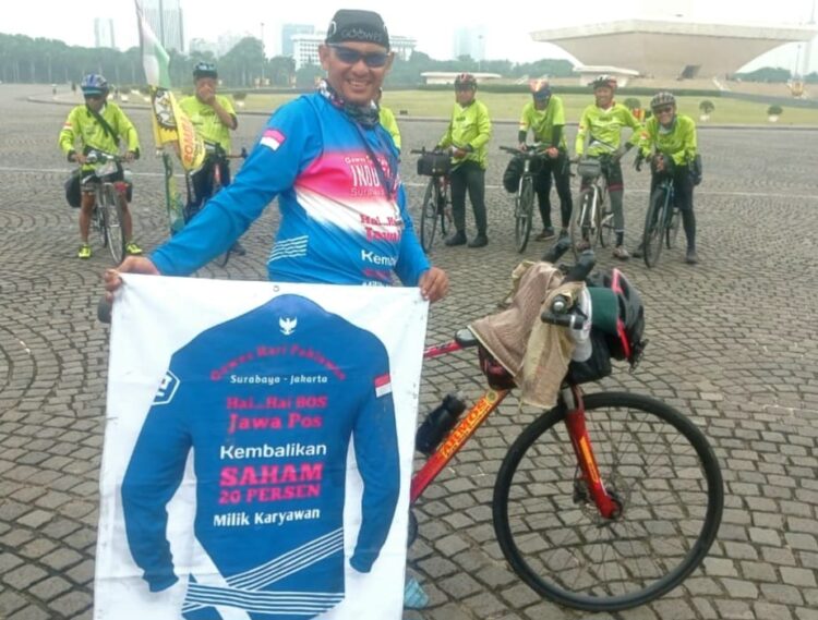 Tuntut Dana Tunjangan Hari Tua, Eks Wartawan Jawa Pos Ini Gowes Sepeda Surabaya-Jakarta