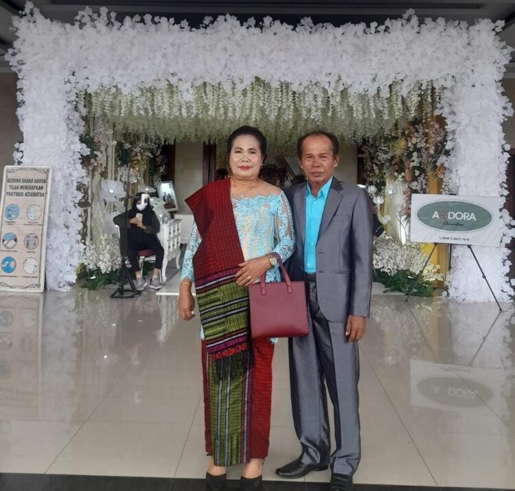 Keluarga Iyan Kurisa Tambunan Dan Istri (R Nainggolan) Wartawan Bekasi Kabupaten Bekasi dan Rekan Wartawan Koran SINAR PAGI