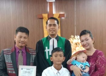 Infantri Gultom Selaku Kepala Biro Koran SINAR PAGI Kabupaten Bekasi Dan Keluarga Beserta Amang Pdt. F. Tumanggor