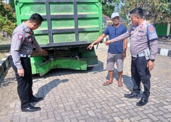 Pemotor Tabrak Truk, Pelajar SMP di Pringsewu Tewas
