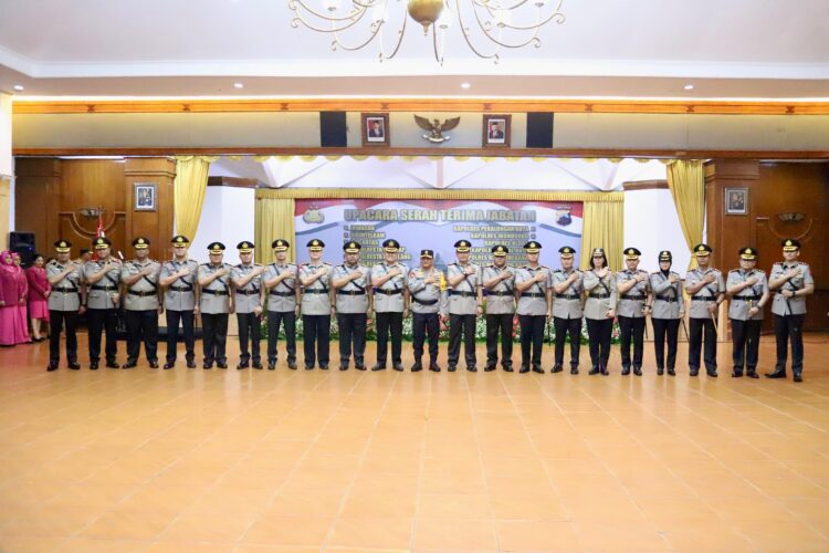Kapolda Jateng Pimpin Sertijab Waka Polda, 3 PJU dan 9 Kapolres Jajaran Polda Jateng