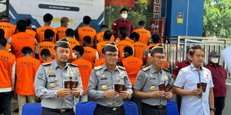 Lakukan Pengawasan Gabungan Imigrasi Tangerang Mengamankan 27 Warga Negara Sri Lanka