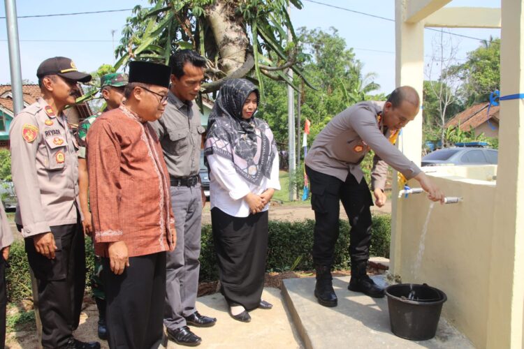 Krisis Air Bersih, Warga Desa Waringinsari Barat Dapat Bantuan Sumur Bor dari Polres Pringsewu