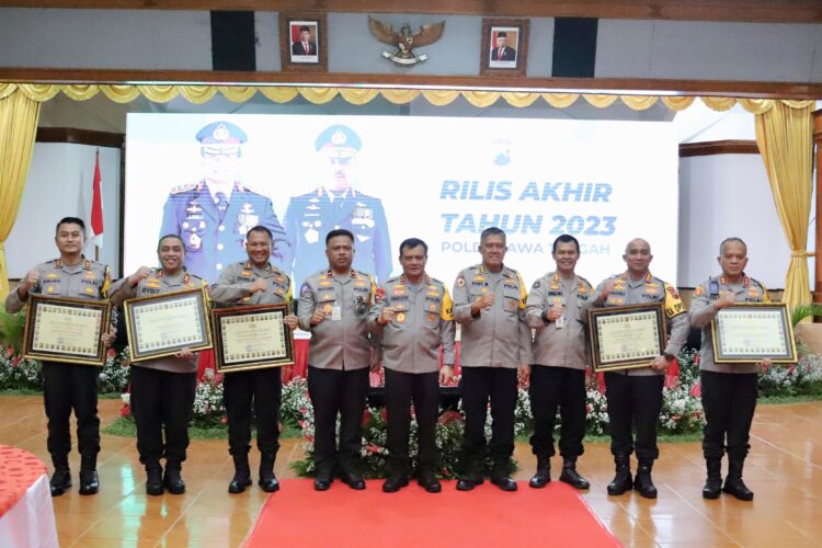 Kapolda Jateng Pimpin Pers Rilis Akhir Tahun 2023, Ini Komitmen Polda Jateng di Tahun 2024