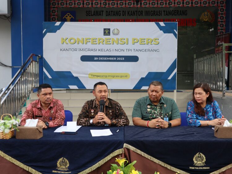 Pastikan Kesiapan Personil, Bupati Samosir Monitoring Pos Pam Ops Lilin Toba 2023