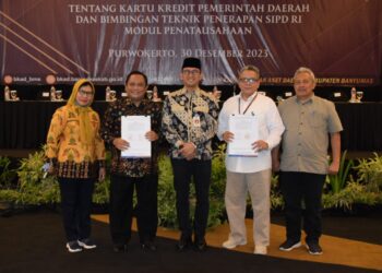 Polres Tanggamus Musnahkan Ratusan Botol Miras dan Tuak