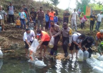 Bersama Dinas Perikanan dan Kelautan Jawa Timur Samudi Adakan Kegiatan Peningkatan Populasi Ikan Air Tawar