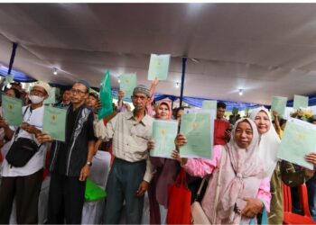 Sekko Jakut Serahkan Sertifikat Tanah Masyarakat Jakarta Utara