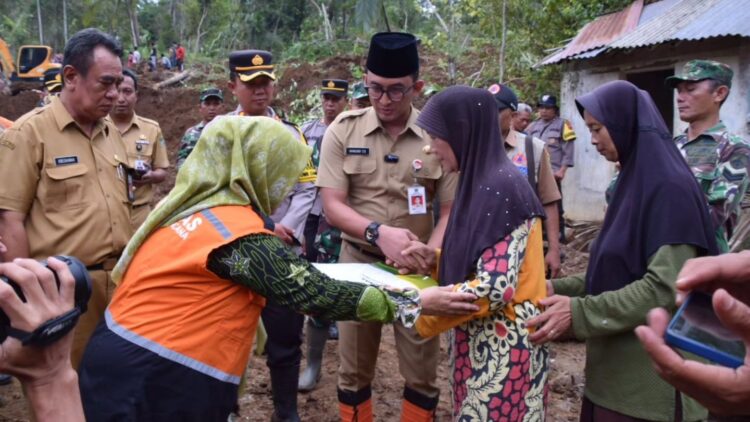 Kendati Sudah Disegel, Kegiatan Bangunan Ruko di Jalan Agung Niaga V Tetap Berlangsung