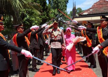 Sederhana dan Penuh Haru Penyambutan Kapolres Tangggamus AKBP Rinaldo Aser serta Pelepasan AKBP Siswara Hadi Chandra