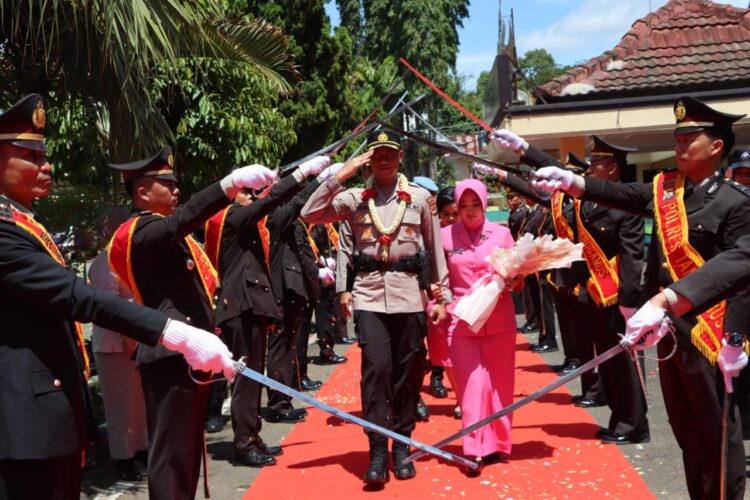 Sederhana dan Penuh Haru Penyambutan Kapolres Tangggamus AKBP Rinaldo Aser serta Pelepasan AKBP Siswara Hadi Chandra