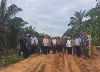 Pemkab Paluta Lakukan Survei Kondisi Jalan Simpang Brakas-Simangambat