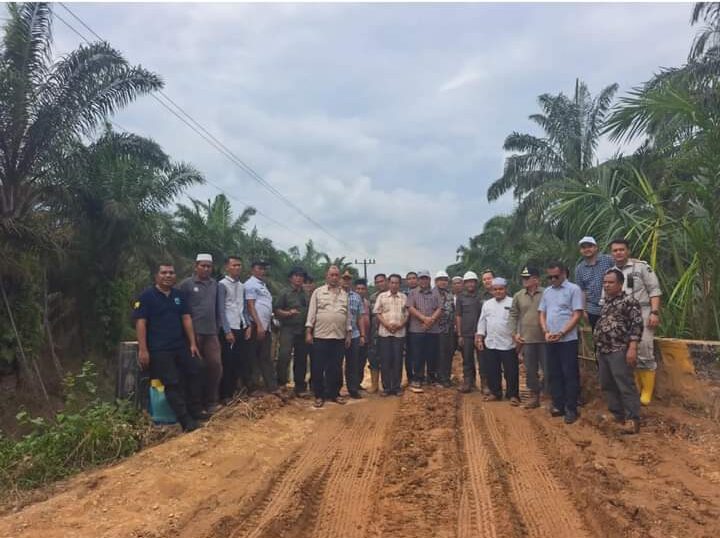 Pemkab Paluta Lakukan Survei Kondisi Jalan Simpang Brakas-Simangambat