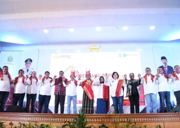 Cegah Banjir di Musim Penghujan Kapolres Subang AKBP Ariek Indra Sentanu Bersama Dandim 0605/Subang Letkol Inf Bambang Raditya Terjun Membersihkan Sungai