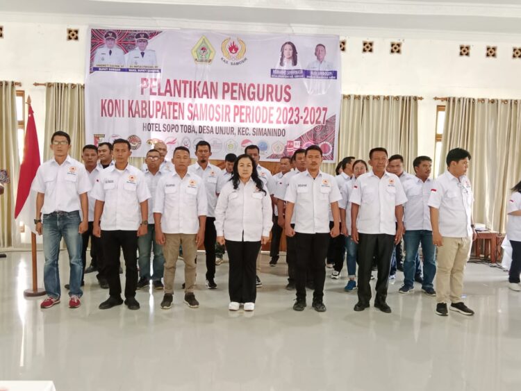 Truck Pengangkut Material Sport Centre Parkir Sembarangan, Diduga Jadi Penyebab Kecelakaan Hingga Timbulkan Korban