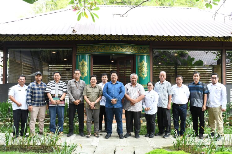 Bupati Samosir Meminta Perhatian Kementerian LHK Dalam Penanganan Daerah Aliran Sungai di Samosir