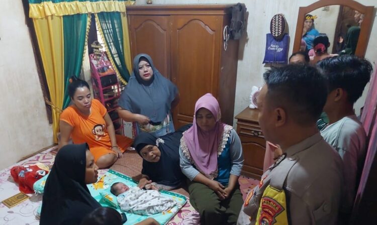 Polsek Pugung Identifikasi Penemuan Bayi Laki-laki Tanpa Identitas di Pekon Tangkit Serdang, Tanggamus