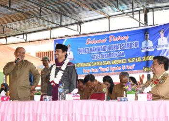 Perdana Tahun 2024 Bupati Samosir Lanjutkan Pelayanan Melalui Bunga Desa