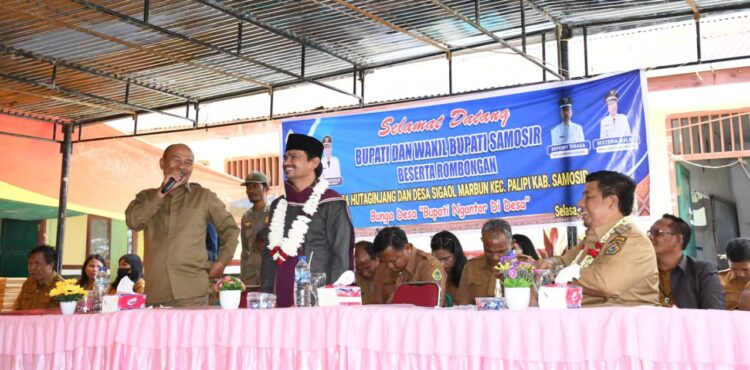 Perdana Tahun 2024 Bupati Samosir Lanjutkan Pelayanan Melalui Bunga Desa