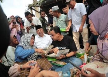 Anis Rasyid Baswedan Kunjungi Petani di Solok Usai Makan Berjamba Berdialog Janjikan Pupuk Terjangkau dan Didapatkan Dengan Mudah