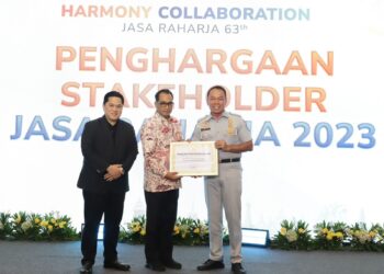 Pj. Bupati Paluta Patuan Rahmat Syukur P. Hasibuan, S.STP., MM., Kunjungi dan Berikan Bantuan 50 Paket Sembako Kepada Korban Banjir Di Desa Pagaran Tonga