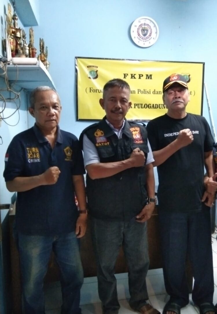 Pj. Bupati Paluta Patuan Rahmat Syukur P. Hasibuan, S.STP., MM., Kunjungi dan Berikan Bantuan 50 Paket Sembako Kepada Korban Banjir Di Desa Pagaran Tonga