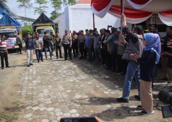 Sat Brimob Polda Jateng Terjun Bantu Korban Banjir di Kabupaten Demak dan Grobogan