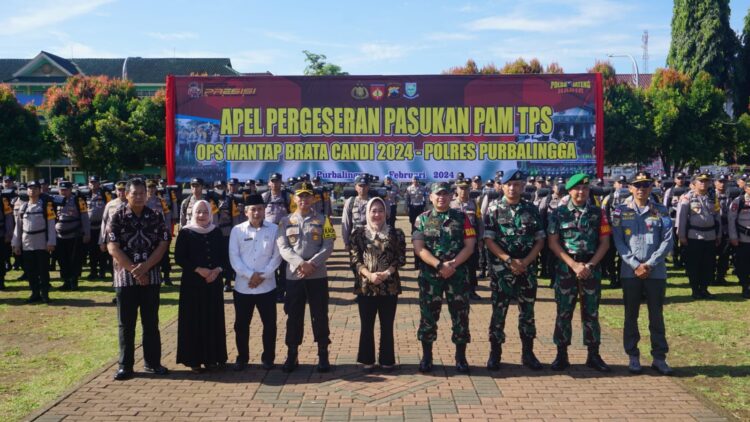 Polres Pringsewu Amankan Distribusi Logistik Pemilu menuju Empat Kecamatan