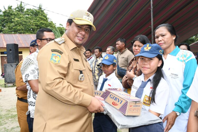 Melayani Pada 3 Desa dan 1 Kelurahan, Bupati Samosir Disambut Antusias Masyarakat