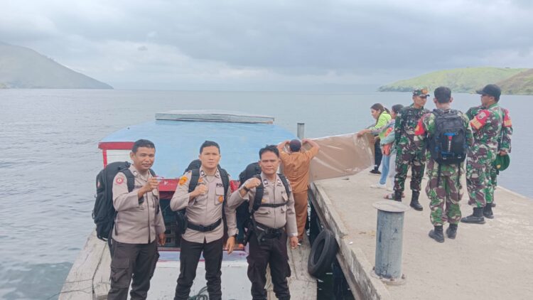 Logistik Pemilu 2024 Dikawal hingga ke PPS oleh Polres Samosir Melalui Danau dan Perbukitan