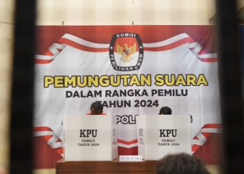 Tahanan di Rutan Polda Jateng Memberikan Hak Pilihnya: KPPS  Kalurahan Mugassari Datang Membawa Kelengkapan