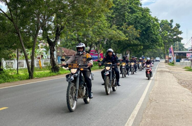 Respon Cepat, Dokkes Polres Purbalingga Tangani Petugas KPPS Pingsan