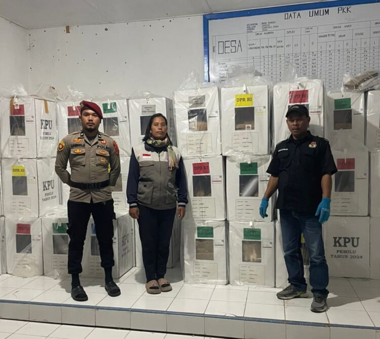 Pengamanan Pendistribusian Logistik Pemilu Berjalan Hingga Dini Hari di Wilayah Polres Samosir