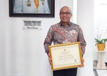 Sekda Kabupaten Tanggamus Menerima Penghargaan Sistem Merit 2023 Dalam Pengisian Jabatan Pimpinan Tinggi (JPT) dari Komisi Aparatur Sipil Negara (KASN)