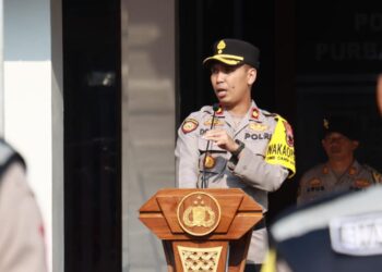 Polsek Simanindo Bantu Padamkan Api dan Amankan TKP Kebakaran Rumah