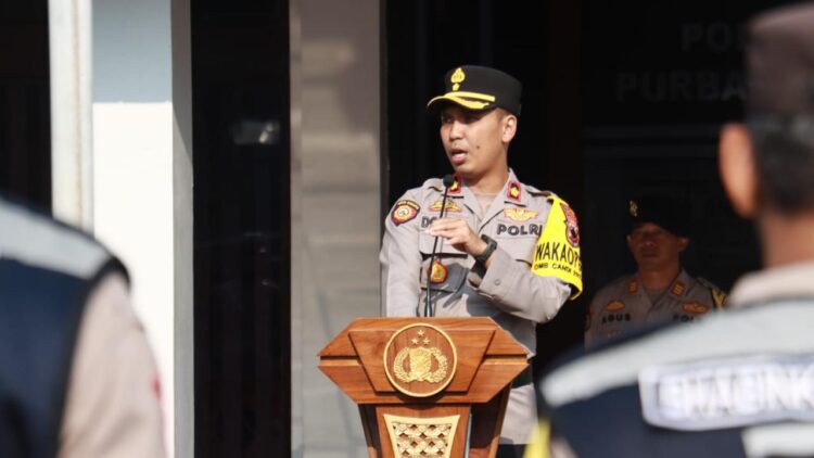 Polsek Simanindo Bantu Padamkan Api dan Amankan TKP Kebakaran Rumah