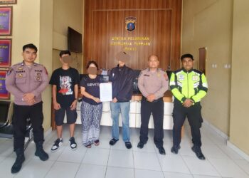 SPKT Polres Samosir Berhasil Mediasi Kecelakaan Lalu Lintas Samosir Yang Dialami Sesama Wisatawan