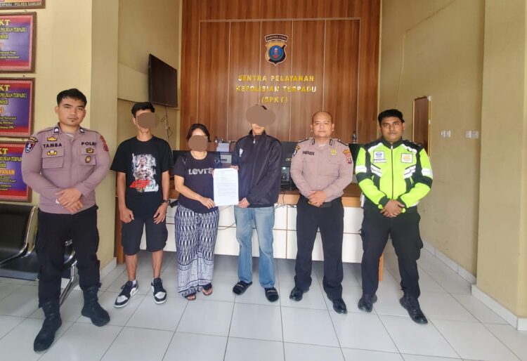 SPKT Polres Samosir Berhasil Mediasi Kecelakaan Lalu Lintas Samosir Yang Dialami Sesama Wisatawan