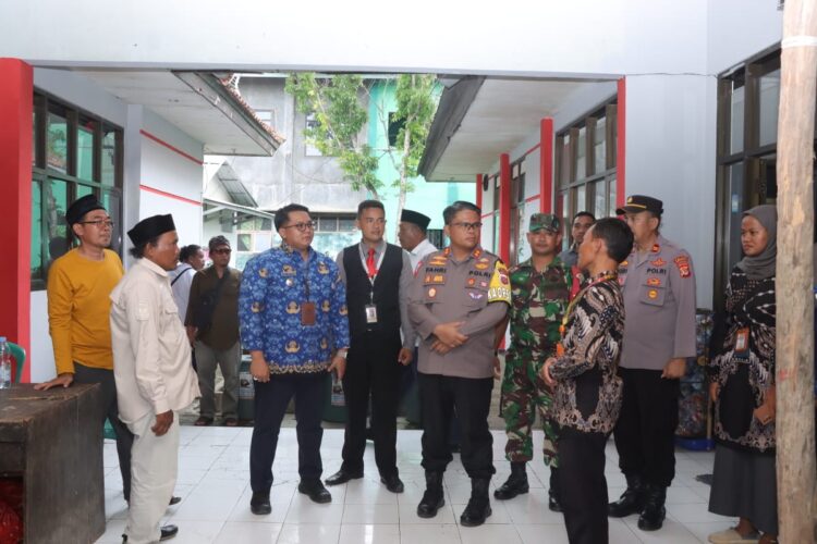 Pastikan Keamanan dan Kesiapan Personil, Kapolres Tinjau Rapat Pleno Rekapitulasi Pemilu 2024 Tingkat PPK di Seluruh Wilayah Kabuapten Indramayu